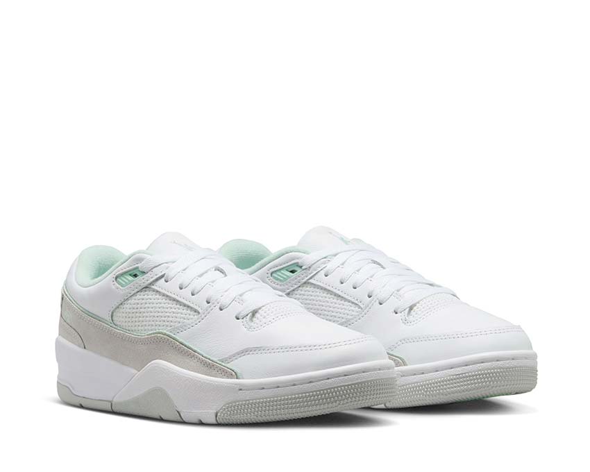 Jordan Flight Court W White Igloo Pure Platinum — dettaglio tomaia in pelle sintetica