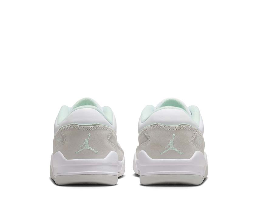Jordan Flight Court W White Igloo Pure Platinum — suola in gomma trazione