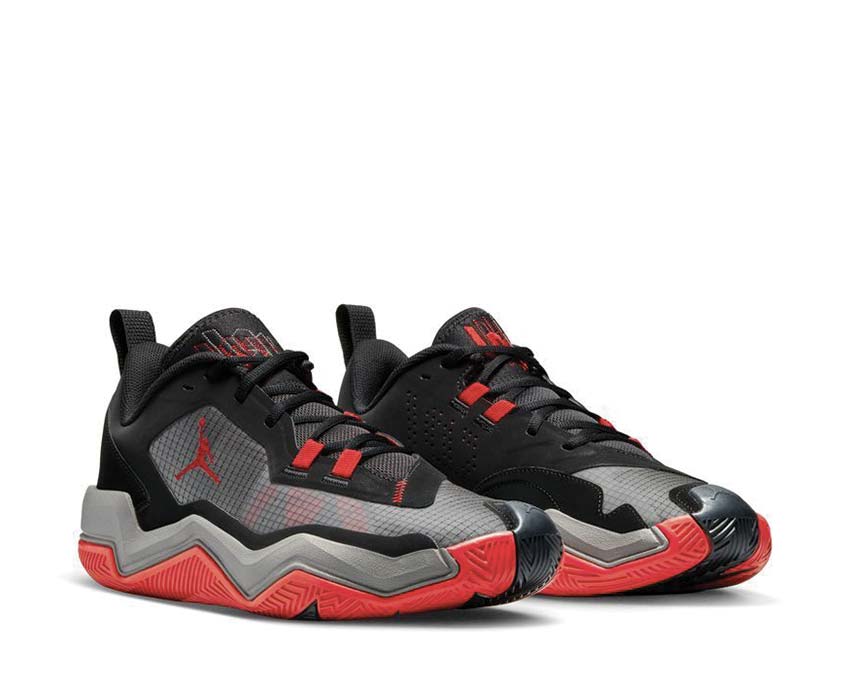 Jordan One Take 4 Black Flat Pewter University Red vista laterale — mesh traspirante