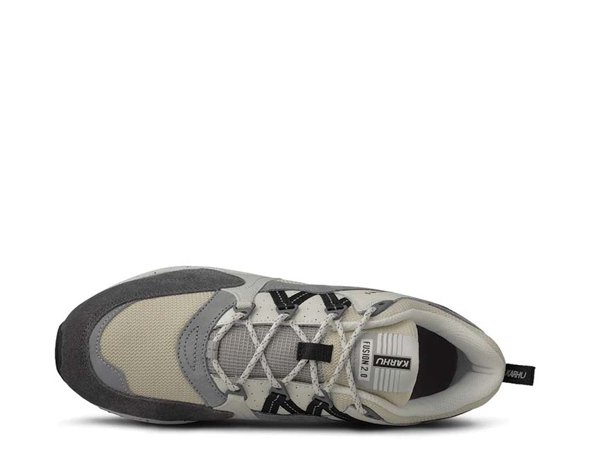 Karhu Fusion 2.0 Jet Black detalle — cuero negro y refuerzos premium