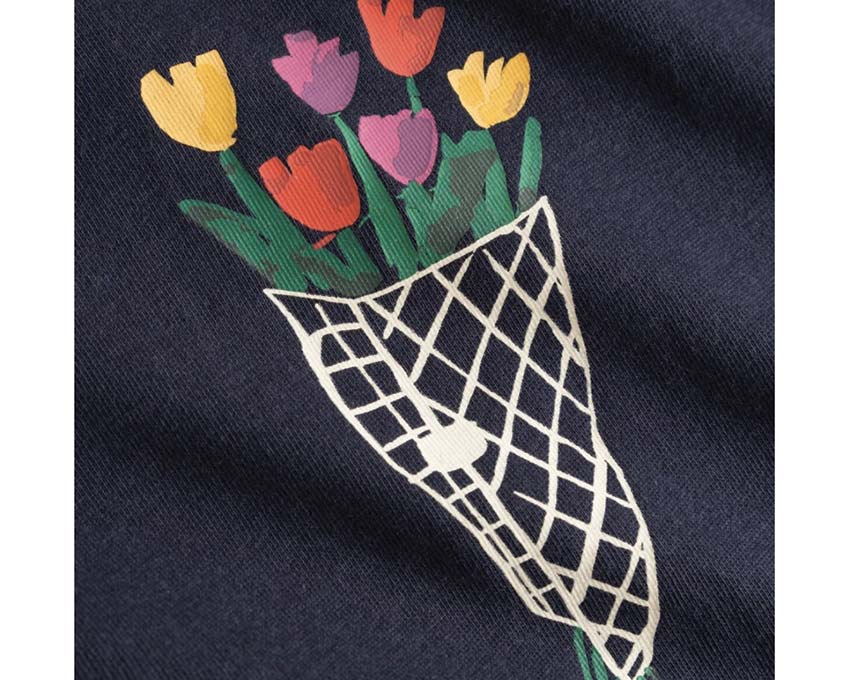 Les Deux Bouquet T-Shirt Dark Navy detalle — bouquet bordado pecho