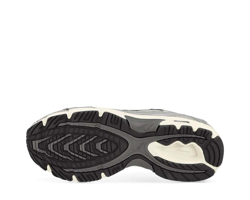 Mizuno MXR Sport Grey detail — mesh upper and technical overlays