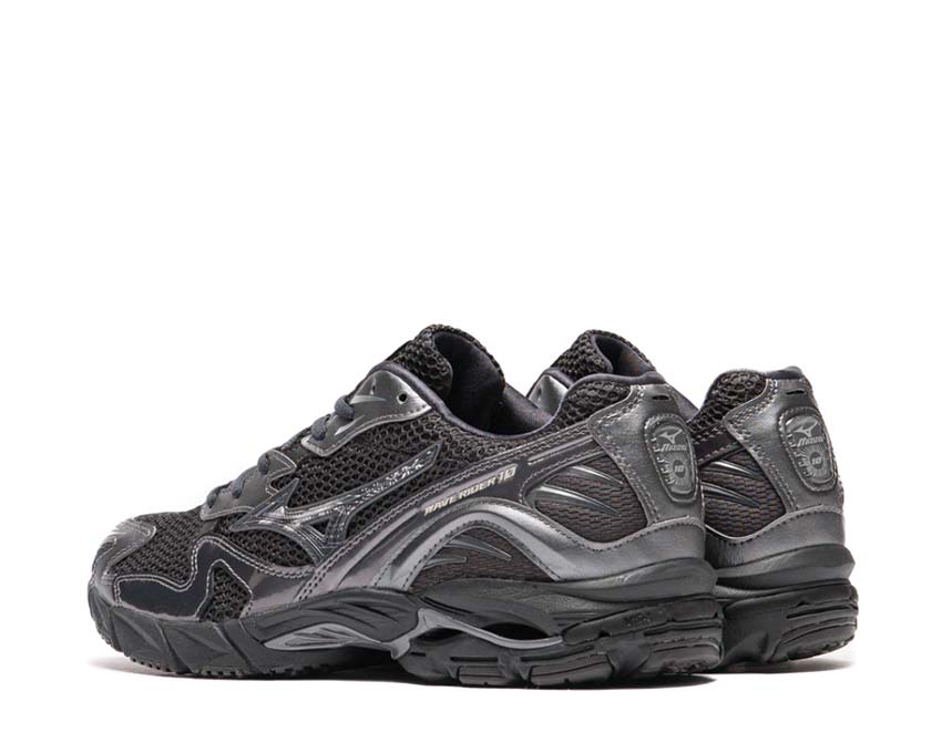 Mizuno Wave Rider 10 Black détail — logo Mizuno vintage