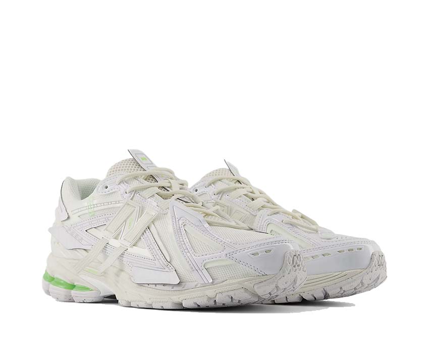 New Balance 1906A White vue latérale — tige mesh blanc reflets argent métallique