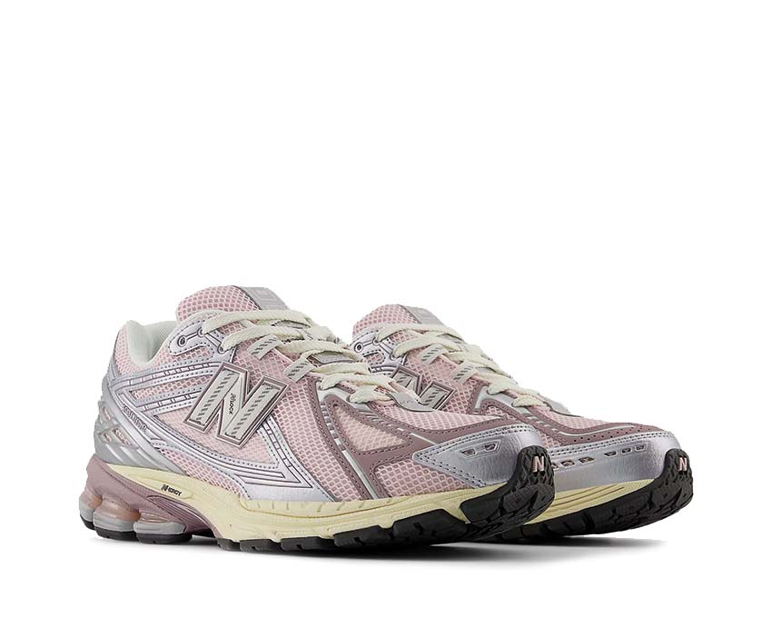 New Balance 1906R Rose Sugar vue latérale — tige mesh multimatière tons pastels