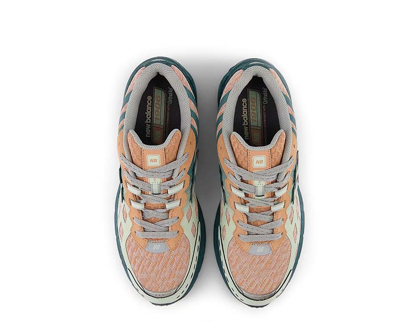 New Balance 1906 New Spruce détail — tige multi-matières et empiècements réfléchissants