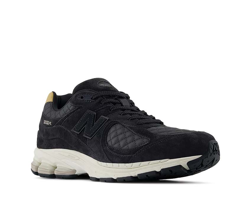 New Balance 2002R Quilted Black Phantom vue latérale — tige matelassée