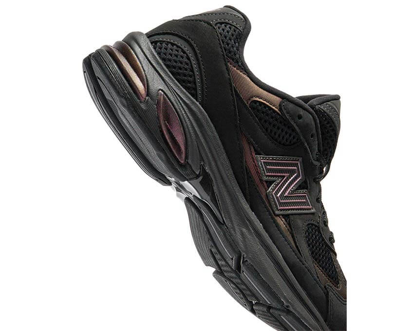 New Balance 2010 Black vue latérale — profil outdoor