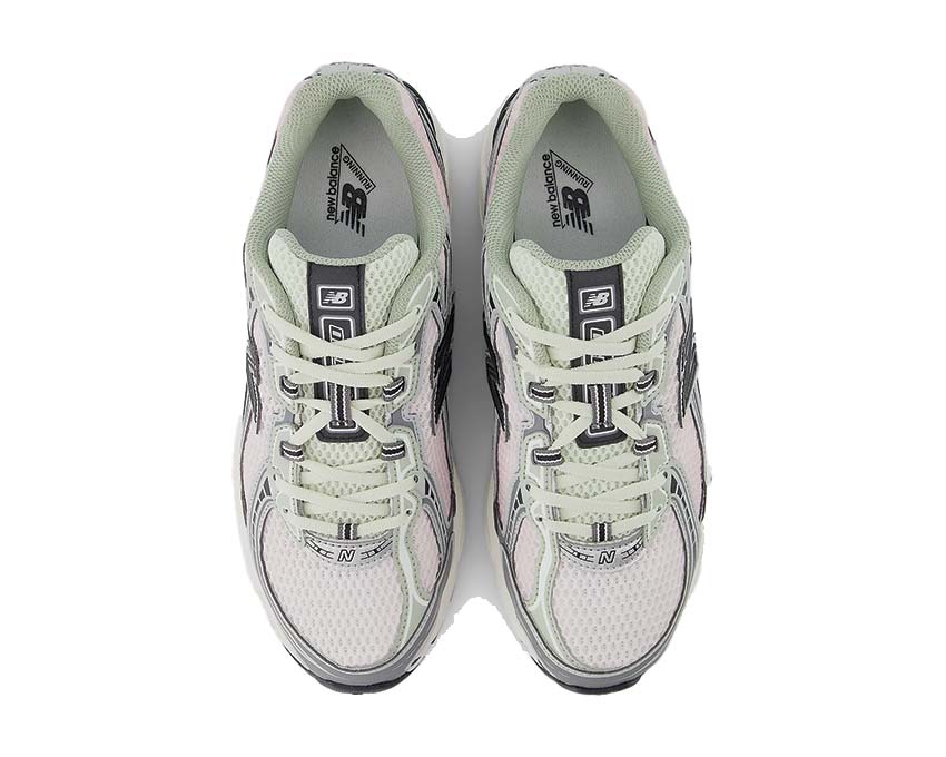 New Balance 740 Pink Granite dettaglio — sovrapposizioni camoscio contrastanti rosa granito