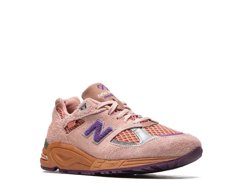 New Balance 990v2 Salehe Bembury vista laterale — design signature motivi esclusivi