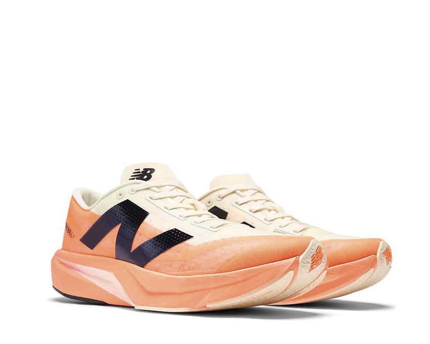 New Balance FuelCell Rebel V4 Mango vue latérale — foam FuelCell propulsif
