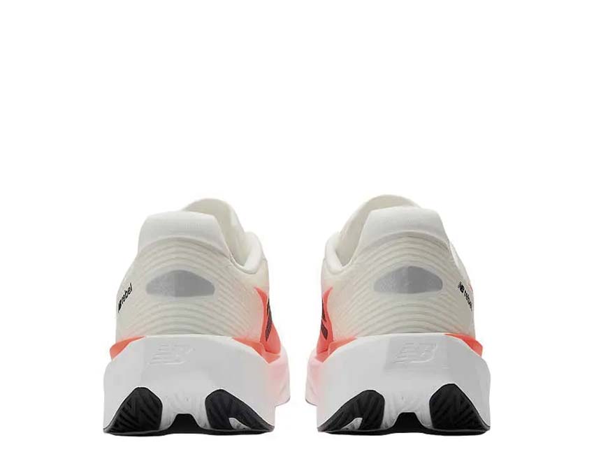 New Balance FuelCell Rebel v5 Urgent Red suola — ammortizzazione alta energia FuelCell