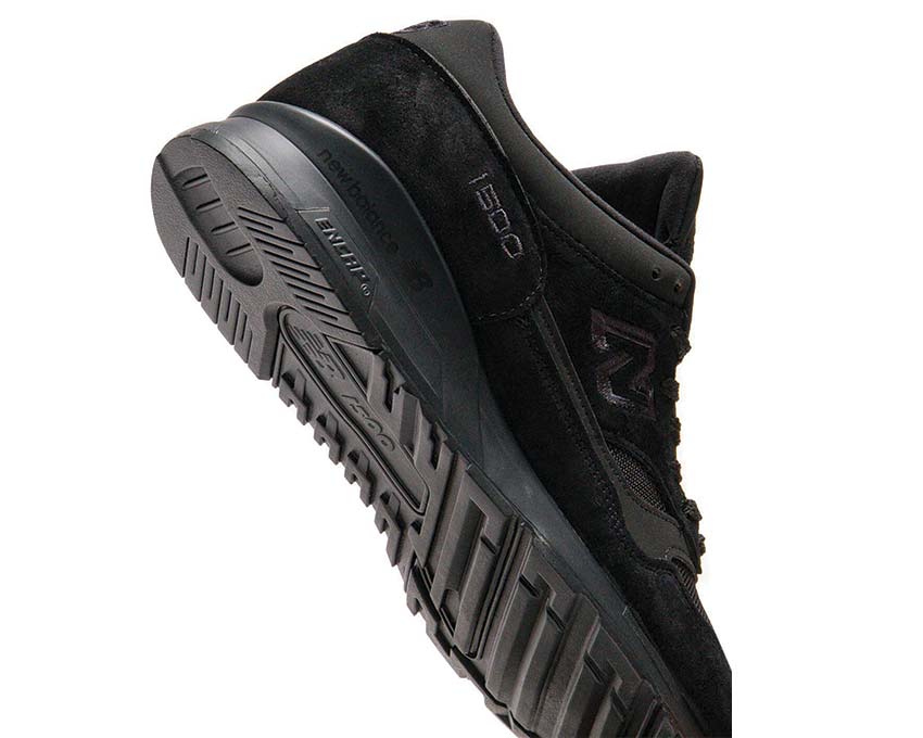 New Balance 1500 Made in UK Black vue latérale — tige en cuir noir pleine fleur