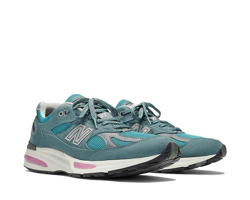New Balance 991v2 Porcelain Green vue latérale — tige suède vert pâle Made in UK