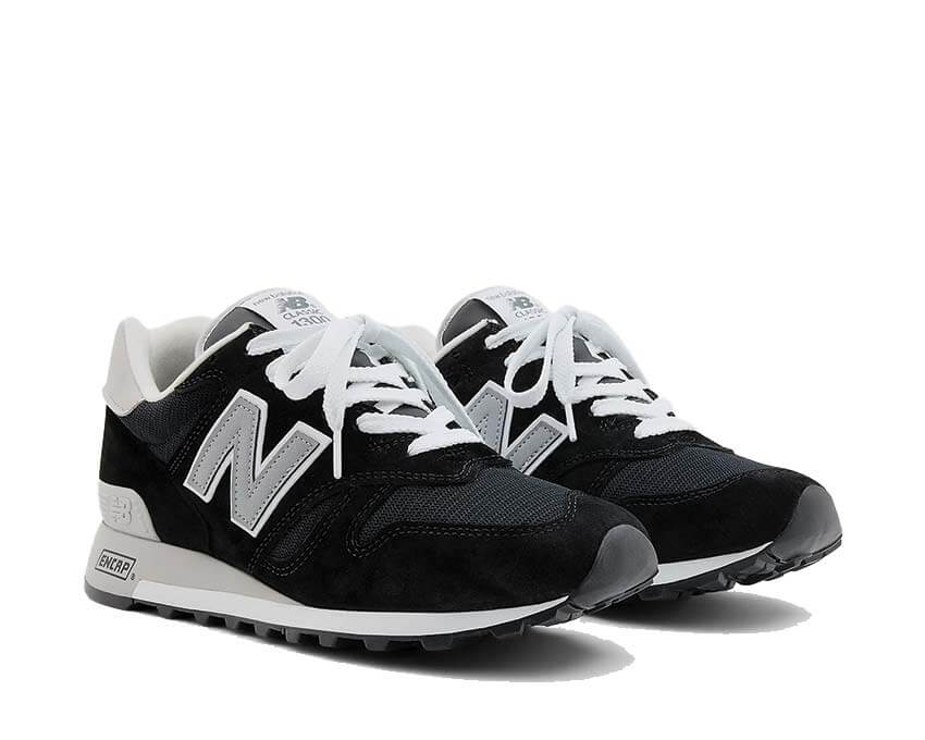 New Balance 1300 Black vue latérale — silhouette classique 1300 USA noire