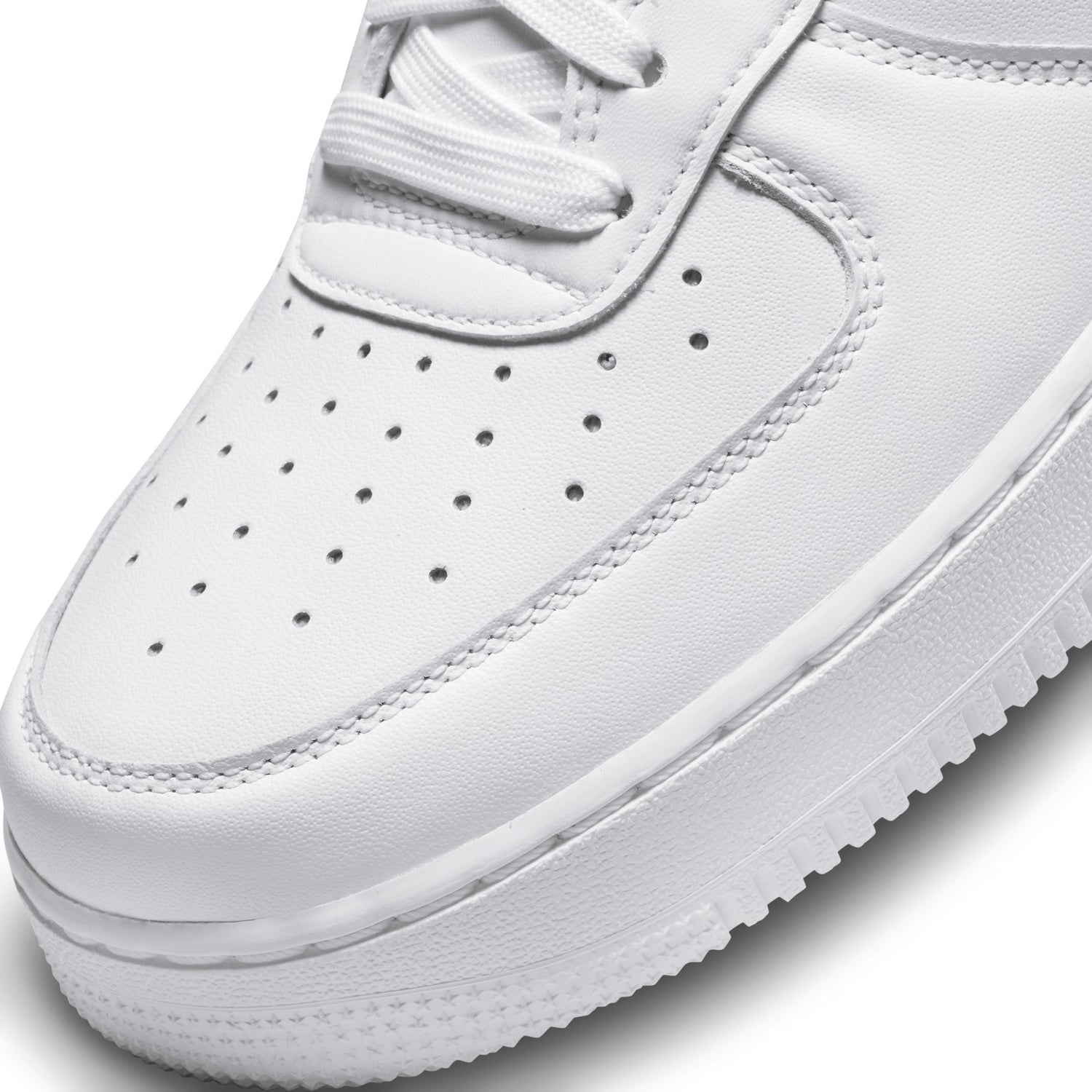 Nike Air Force 1 '07 Fresh White vista laterale — tomaia pelle bianca perforata