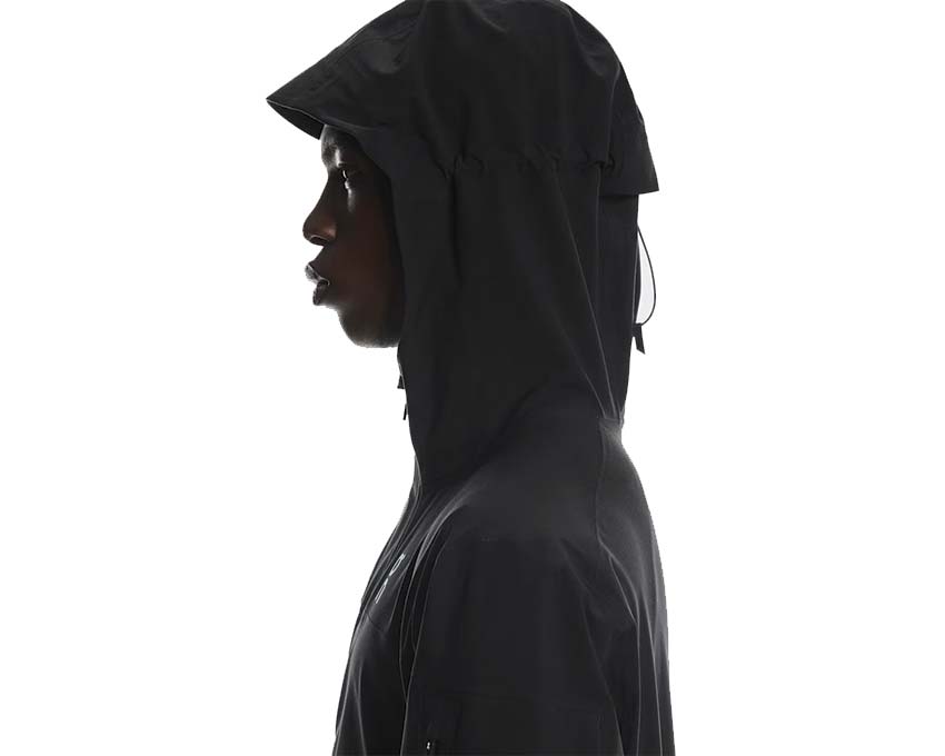 On Trek Jacket M Black détail — coutures scellées revêtement DWR outdoor
