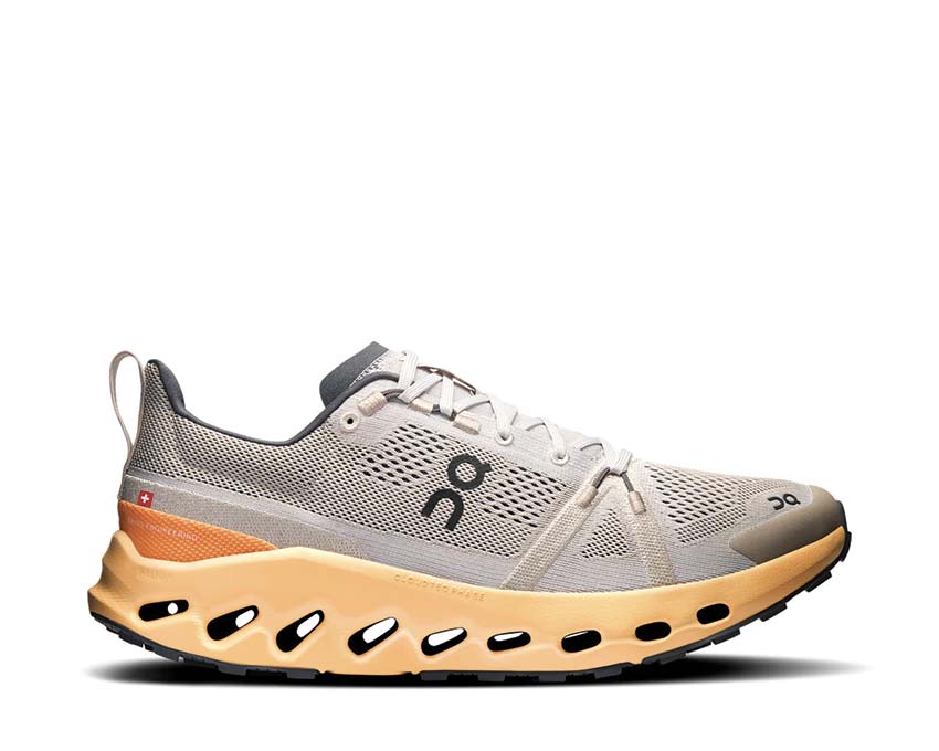 On Cloudsurfer Trail Silver/Blonde — leichter Trail Herren-Laufschuh Missiongrip-Sohle