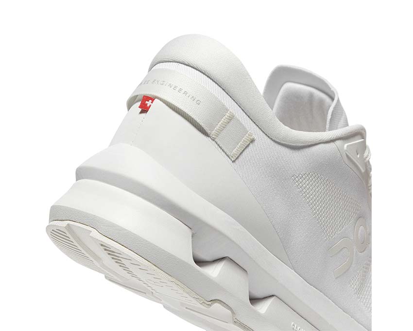On Cloudzone W White vue latérale — profil sneaker CloudTec femme blanc