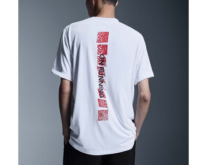 On Train-T Graphic White vue dos — t-shirt entraînement séchage rapide On Running