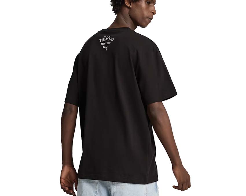 Puma x Más Tiempo Tee Black détail — imprimé Más Tiempo Puma