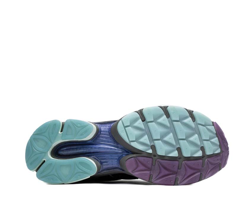 Saucony Progrid Triumph 4 Navy Holographic detail — premium material