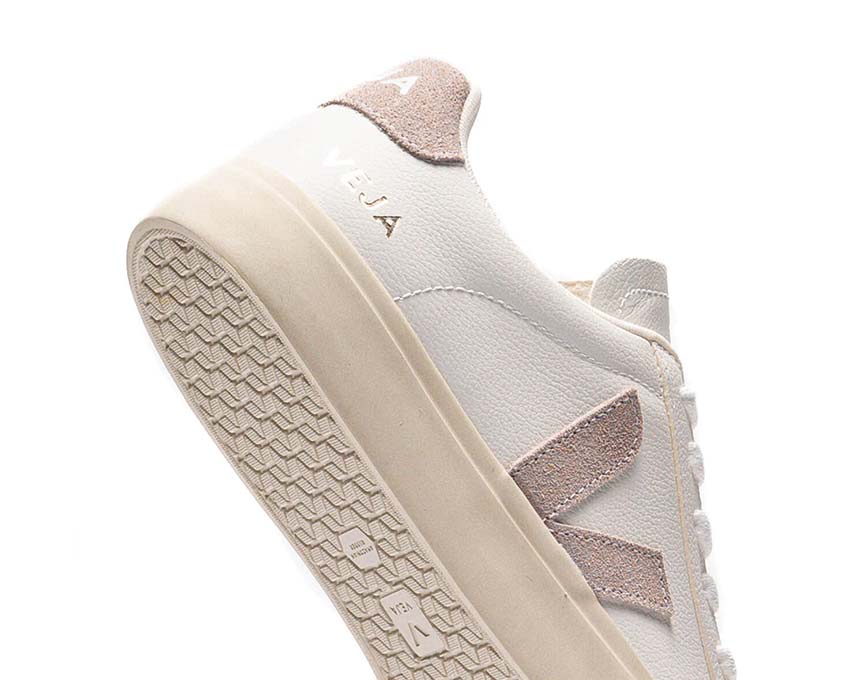 Veja Campo Chromefree Extra White Babe Detail — Metall-V-Logo