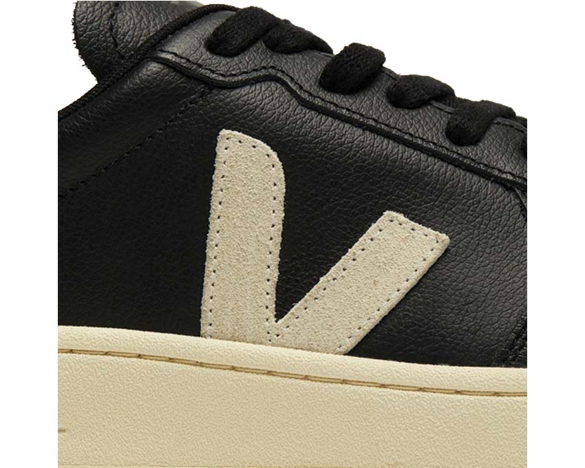 Veja V-82 II Grained Leather Black vue latérale — cuir grainé noir éco