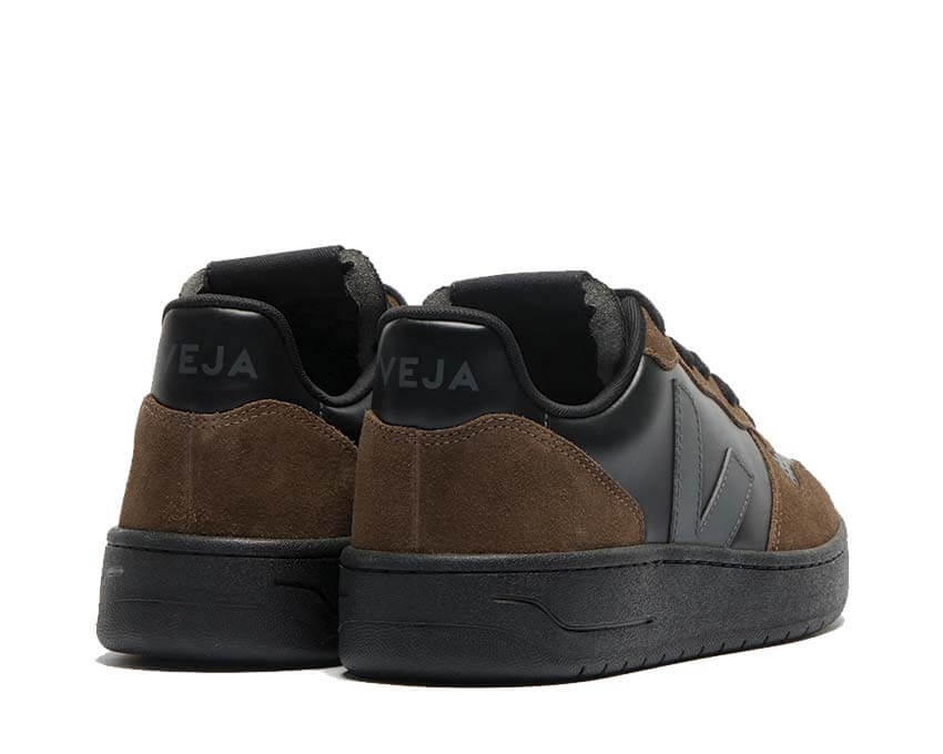 Veja V-10 Prime Eagle Black/Eagle — détail tige cuir tanné Uruguay sneaker homme