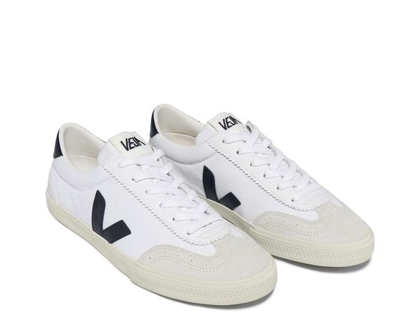 Veja Volley Canvas White Black Seitenansicht — Bio-Baumwoll-Segeltuch weiß schwarz