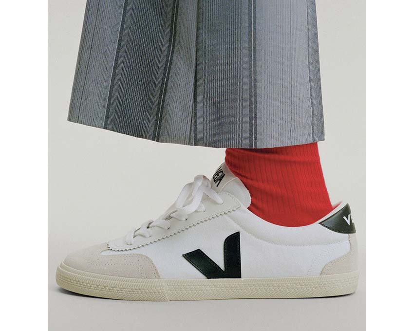 Veja Volley Canvas White Black Detail — zertifizierte Naturschnürsenkel Baumwolle