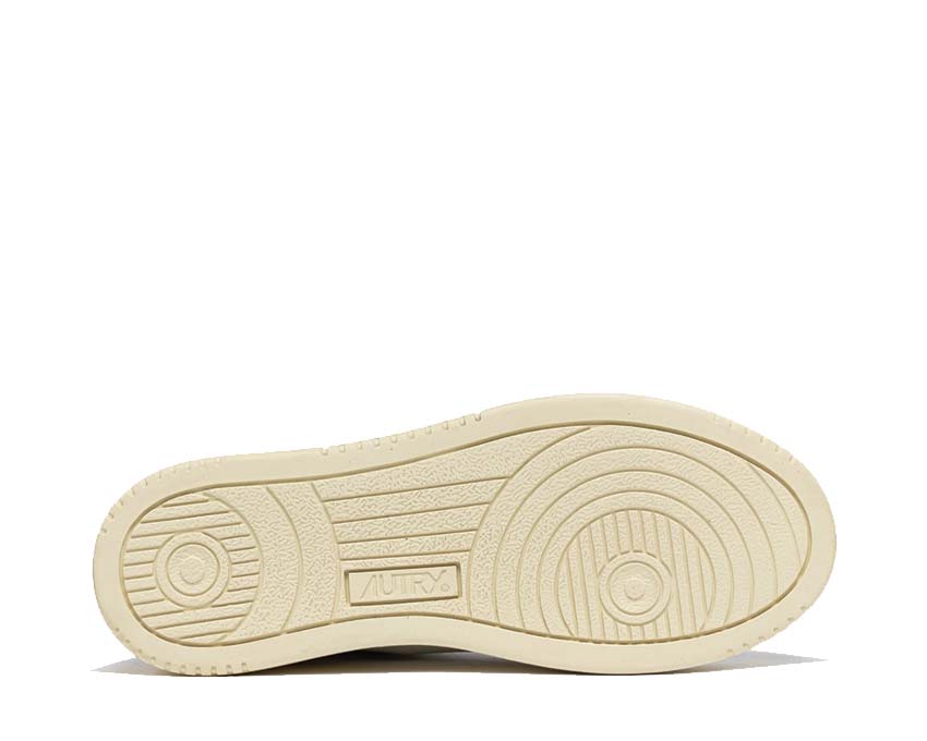 Autry Medalist Low White Natural Detail — besticktes Autry-Logo auf der Lasche