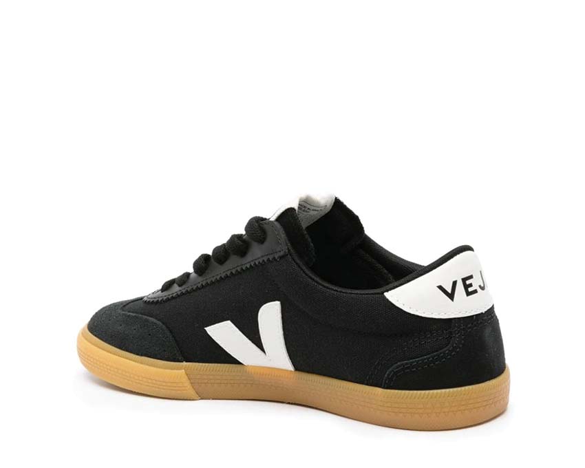 Veja Volley Black/White Sohle — vulkanisierte Gummisohle