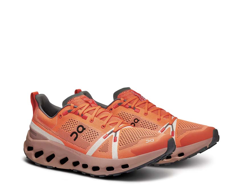 On Cloudsurfer Trail Flame/Dustrose Seitenansicht — Profil Trail Herren