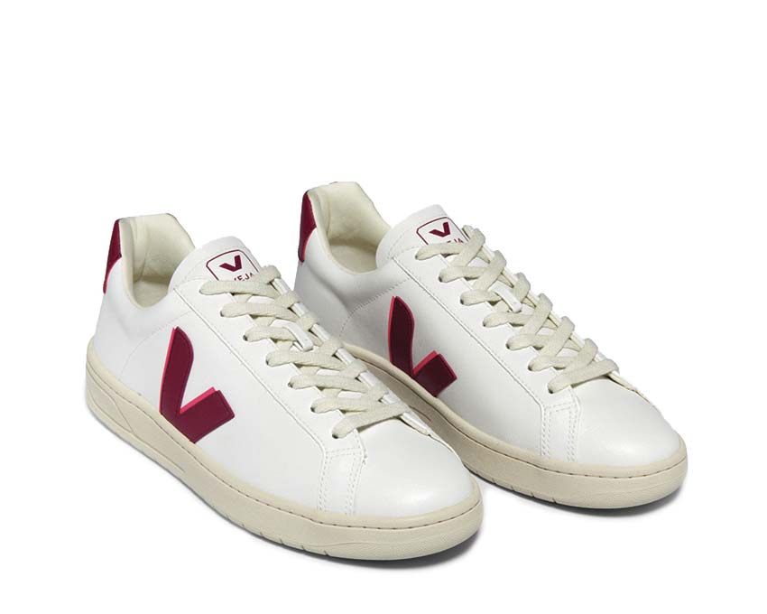 Veja Urca White/Marsala Seitenansicht — gewaschenes dreifarbiges Leder