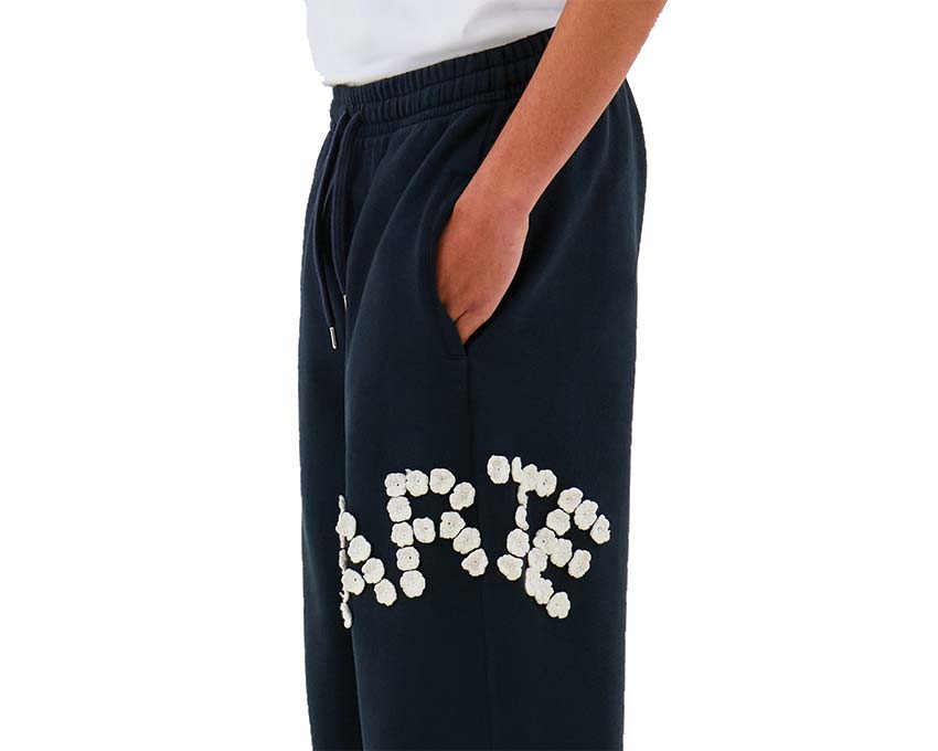 Arte Crochet Flowers Pants Dark detail — crochet leg pattern