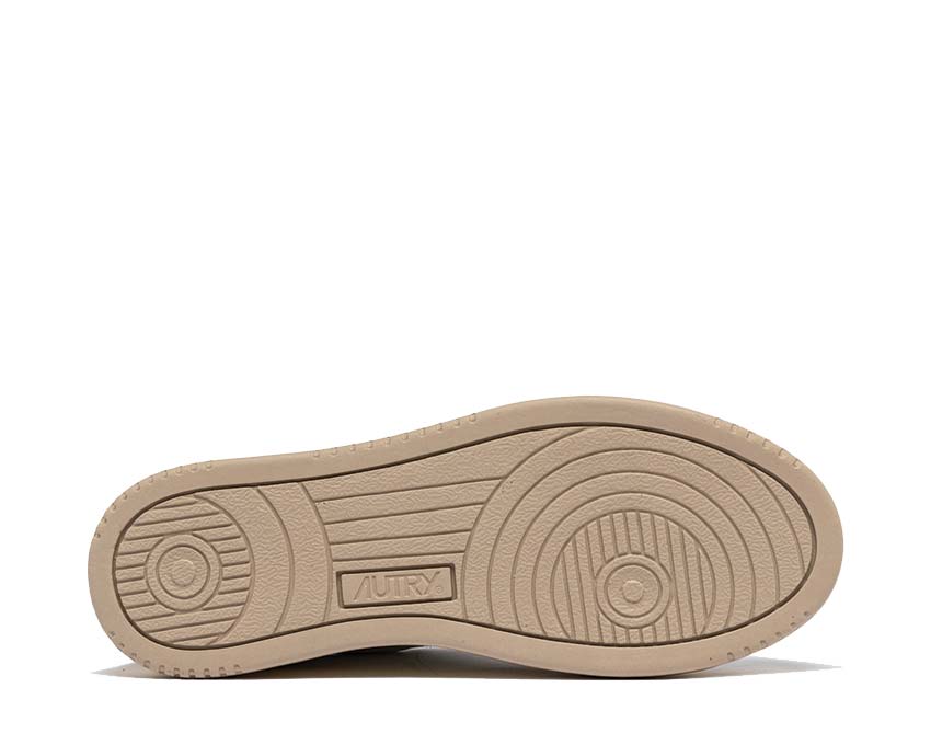 Autry Medalist Low White Pep Detail — besticktes Autry-Logo auf der Lasche