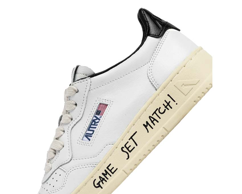 Autry Medalist Low Match White Black Seitenansicht — glattes zweifarbiges Match-Leder