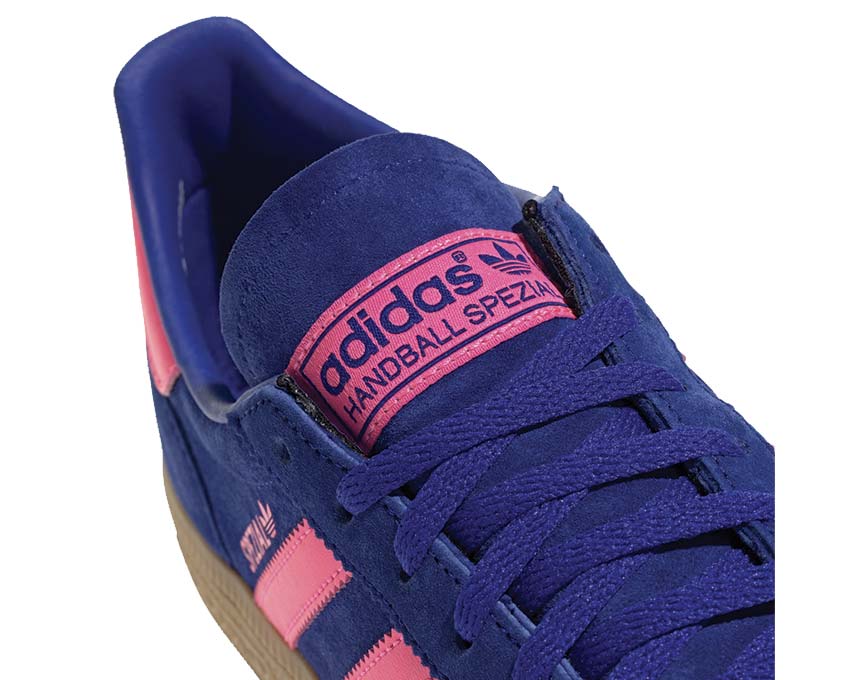 Adidas Handball Spezial Lucid Blue détail — tige cuir bleu vif et suède