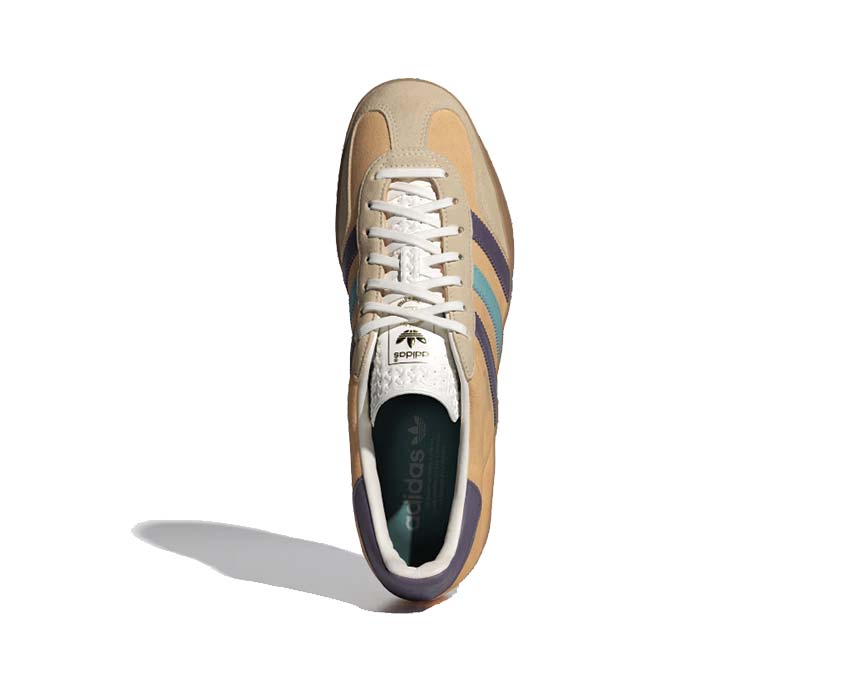 detail — suede Glow Orange Shadow Violet Gazelle Indoor