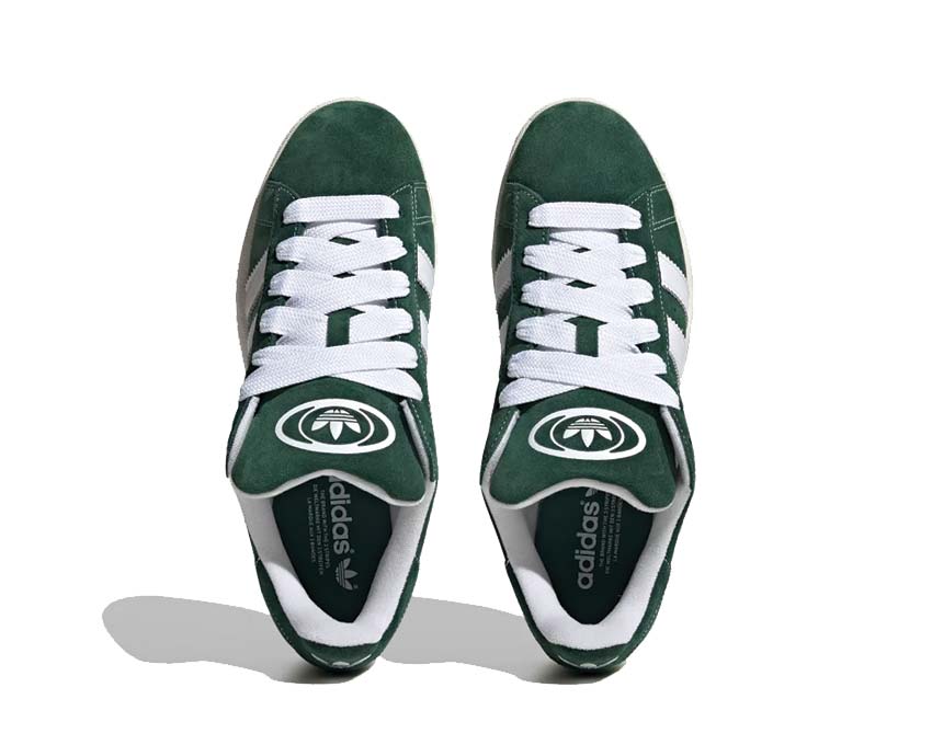 Adidas Campus 00s Dark Green detalle — lengüeta y logo bordado