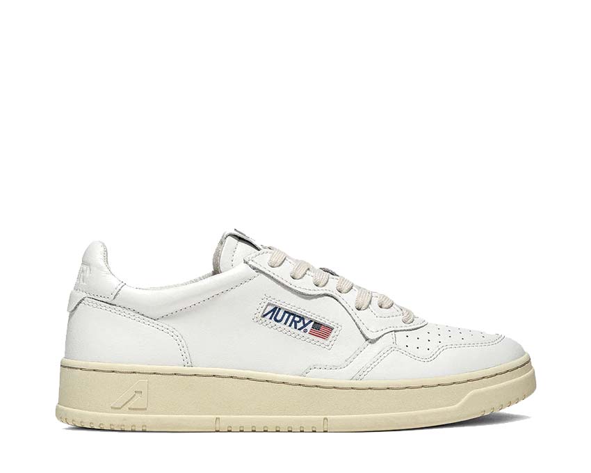 Autry Medalist Low Leat White — sneaker homme tout blanc en cuir lisse