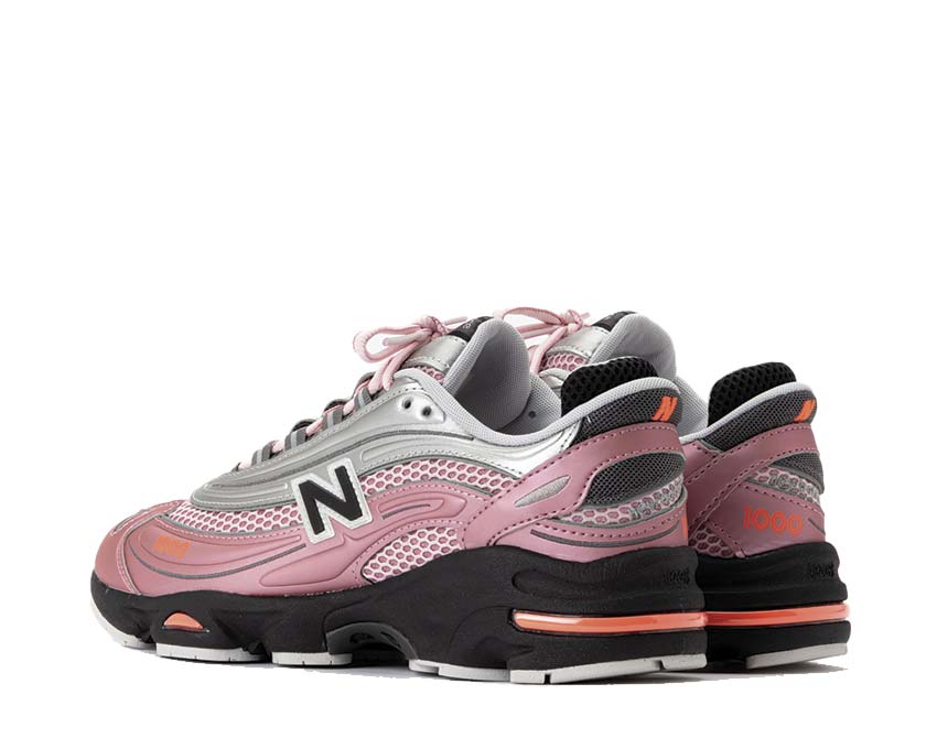 New Balance 1000 Pink Taffy dettaglio — inserti pelle e mesh rosa pastello