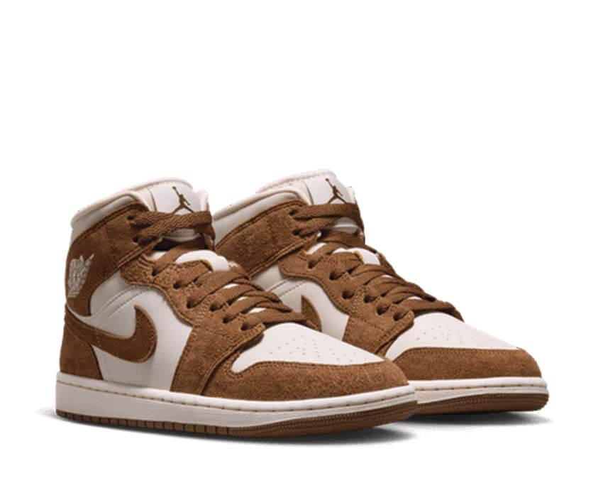 Air Jordan 1 Mid W Light British Tan — détail talon swoosh Jordan femme