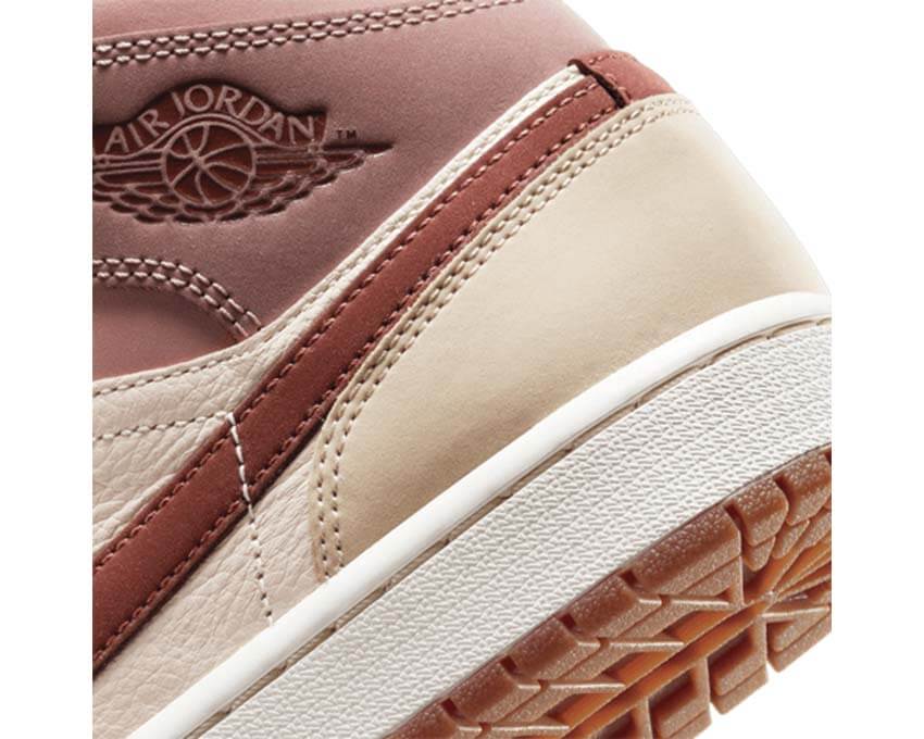 Air Jordan 1 Mid SE W Barely Orange vue latérale — sneaker femme retro basketball iconic