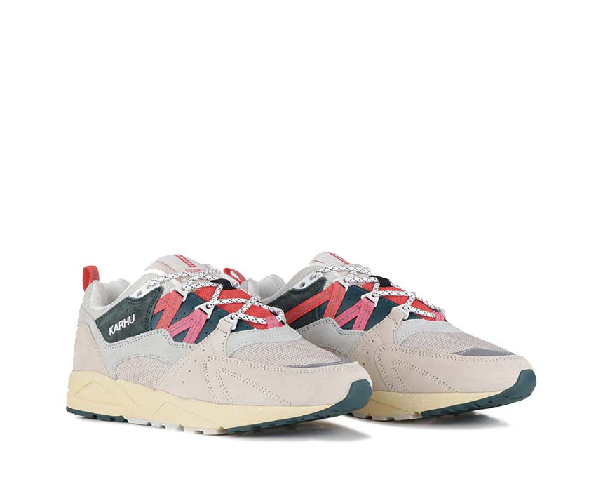 Karhu Fusion 2.0 White Cap Gray/Cayenne Seitenansicht — Mesh atmungsaktiv