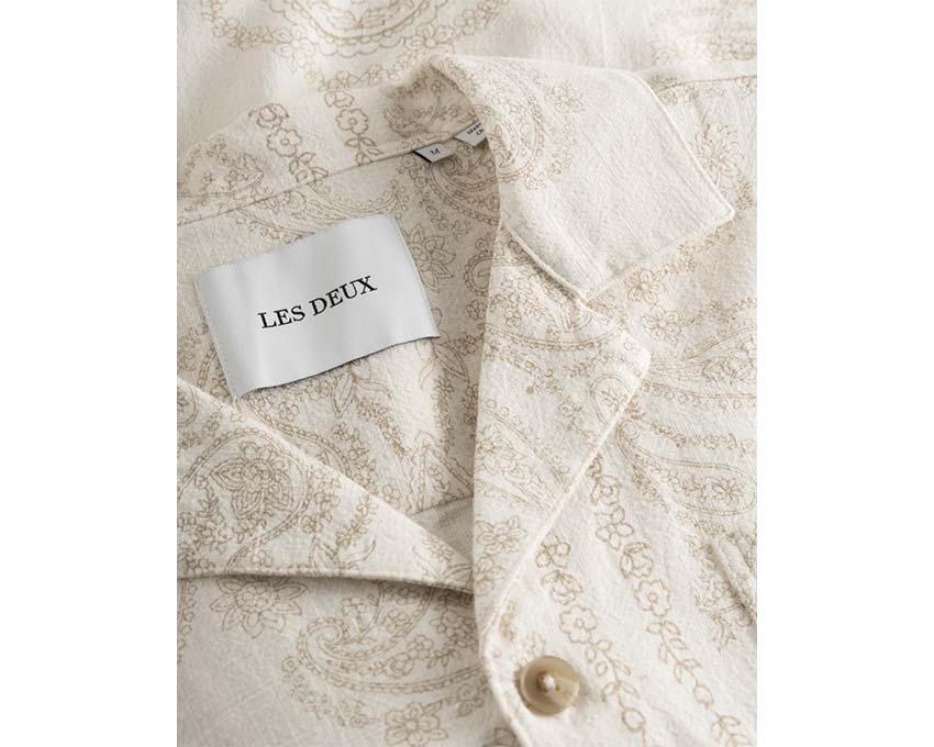 Les Deux Lesley Paisley SS Shirt Light Ivory vue latérale — paisley légère estivale