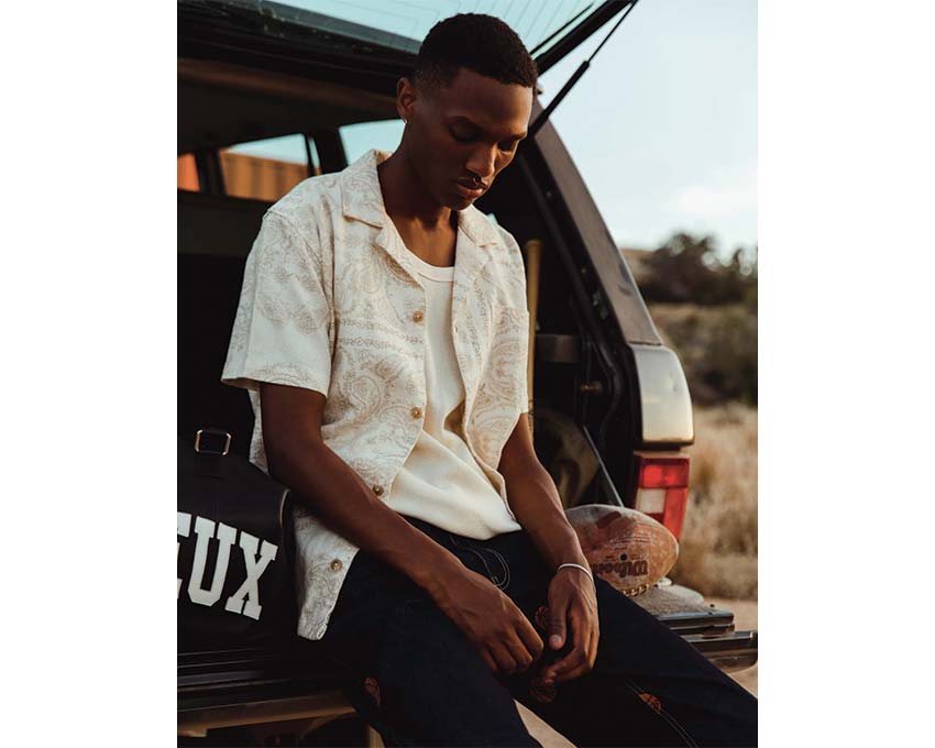 Les Deux Lesley Paisley SS Shirt Light Ivory détail — manches courtes finition