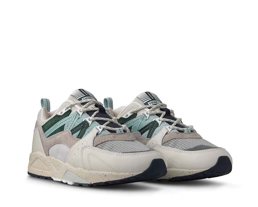 Karhu Fusion 2.0 Lily White/Surf Spray vista lateral — mesh transpirable