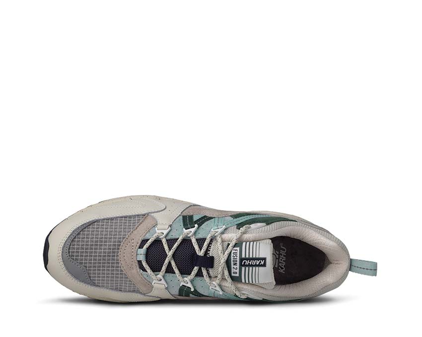Karhu Fusion 2.0 Lily White/Surf Spray detalle — parte superior blanca ligera